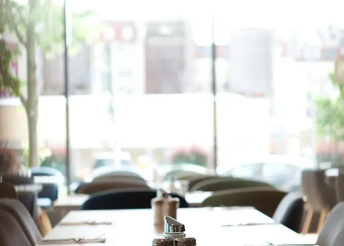 هوليداي إن سيتي إيست سايد فندق