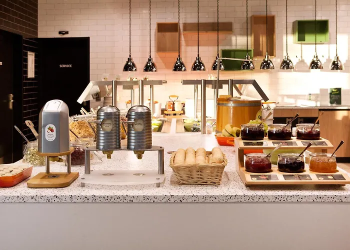 هوليداي إن سيتي إيست سايد فندق 4*