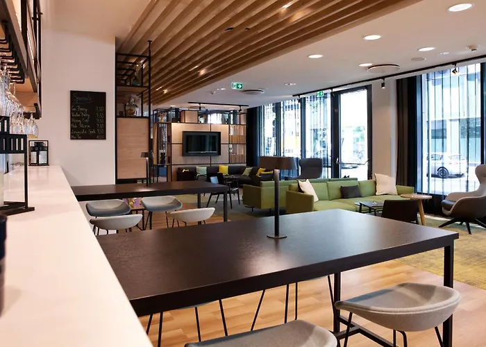 هوليداي إن سيتي إيست سايد فندق 4*