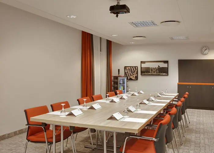 هوليداي إن سيتي إيست سايد فندق