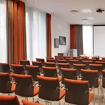 Hotel East Side By Ihg 4*