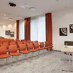 Hotel East Side By Ihg Berlin