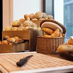 Hotel East Side By Ihg Berlin