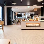 Hotel East Side By Ihg 4*