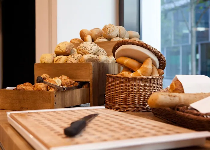 فندق هوليداي إن سيتي إيست سايد 4*