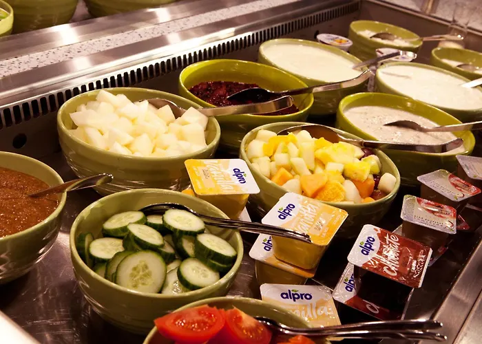 هوليداي إن سيتي إيست سايد فندق