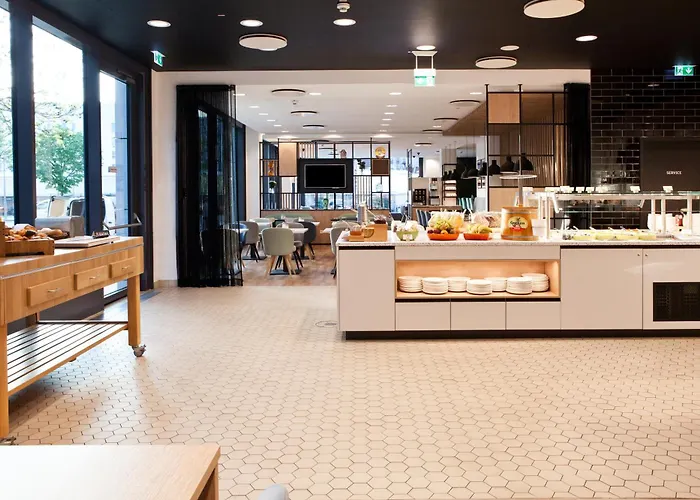 هوليداي إن سيتي إيست سايد فندق